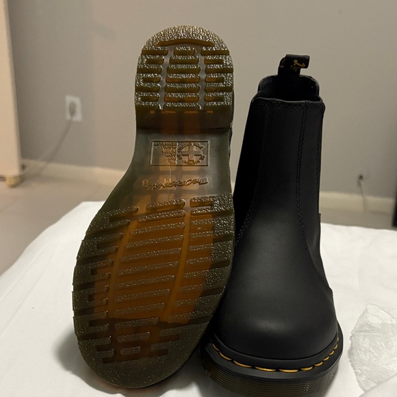 Dr. Martens Black Chelsea Boots NWT - Picture 2 of 3